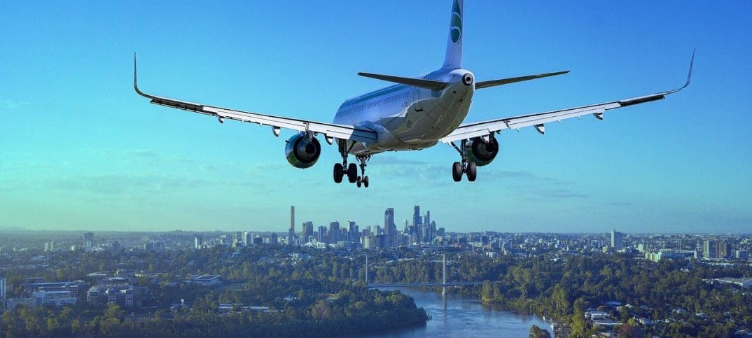 Airplane skyline. image by pixabay
