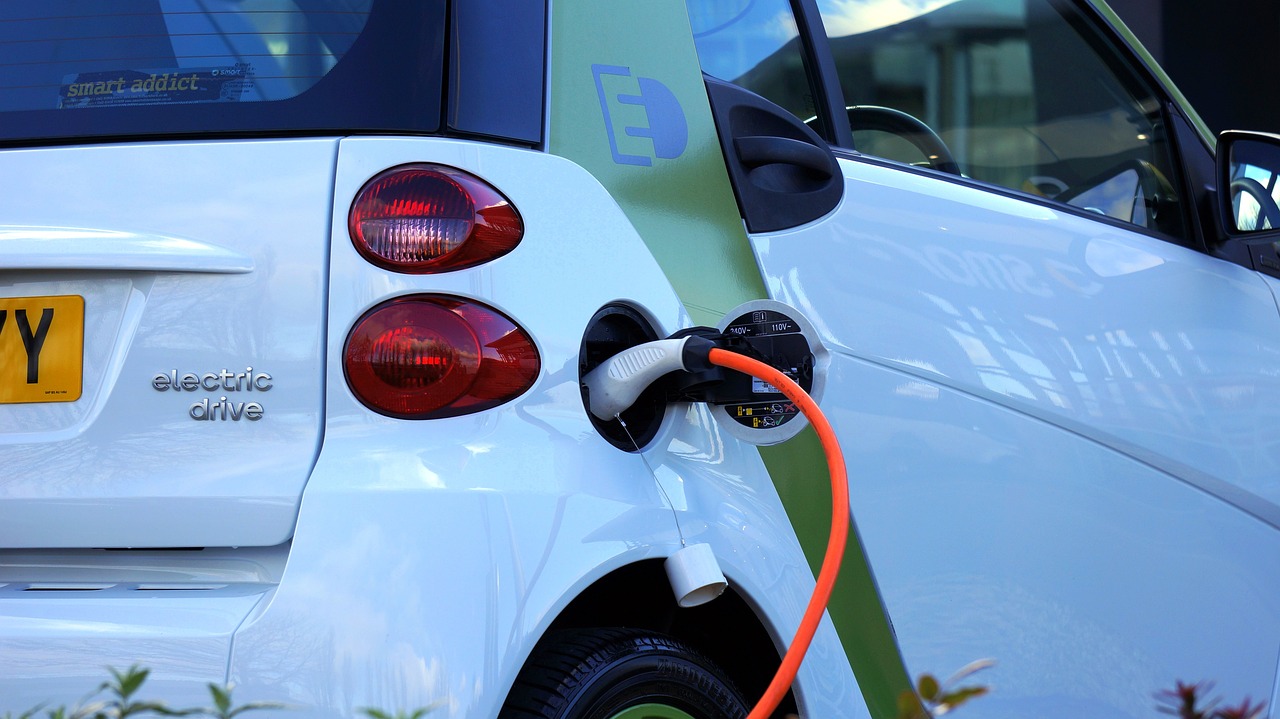 New Electric Vehicle Battery to Revolutionize the Industry image provided by pixabay