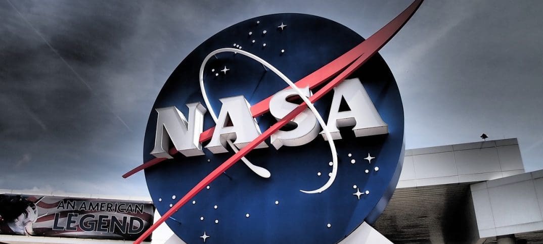 https://pixabay.com/photos/nasa-usa-kennedy-space-center-621411/