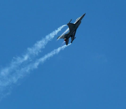 Lockheed Martin’s AI-Piloted Military Jet Intercepts Enemy Fighter image provided by pixabay