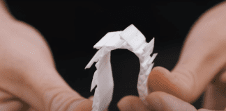 הבד הרובוטי הרב-תכליתי שיכול לשמש לרובוטיקה רכה ומכשירים רפואיים Image taken from video