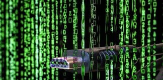 קרינה הנפלטת מכבלי HDMI יכולה לשמש לקליטת מידע המוצג על המסך Images provided by Pixabay