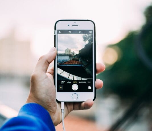 Apple’s Depth Pro: Revolutionizing 3D Imaging with AI Image by Pixabay