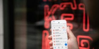 גוגל מרחיבה את טכנולוגיית זיהוי ההונאות עבור שיחות והודעות Image by Unsplash