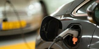 סוללת הרכב החשמלי שנטענת תוך 15 דקות Image by Unsplash