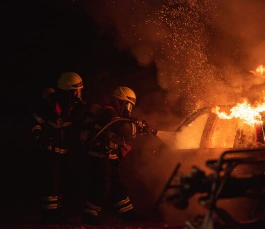 שיטה חדשה למניעת שריפות בכלי רכב חשמליים שניזוקו Image by Unsplash