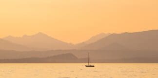 Groundbreaking Unmanned Boat Powered by Water and Solar Energy Image by Pixabay