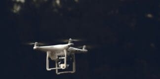 חוקרים פיתחו מערכת רחפנים חסכונית לחיפוש והצלה בתוך מבנים Image by Unsplash