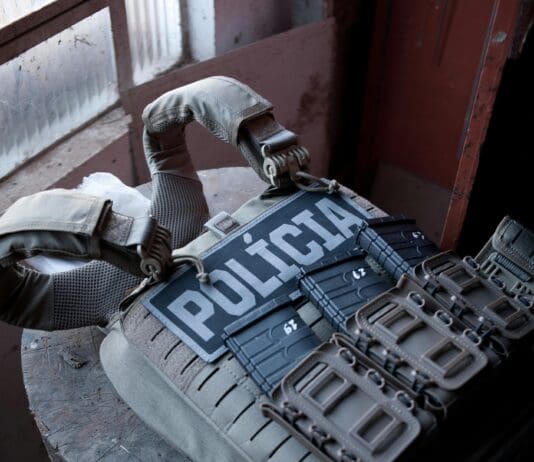 ספוג מתכת מרוכב: העתיד של שריון בליסטי ובידוד חום Image by Pexels