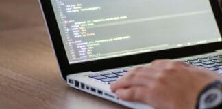 מחקר חדש חושף פערי אבטחה הנגרמים מפיתוח תוכנה בעזרת כלי בינה מלאכותית Image by Pexels