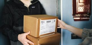 הונאה חדשה בדלת: קודי ה-QR הזדוניים על חבילות שלא הזמנתם Image by Pexels