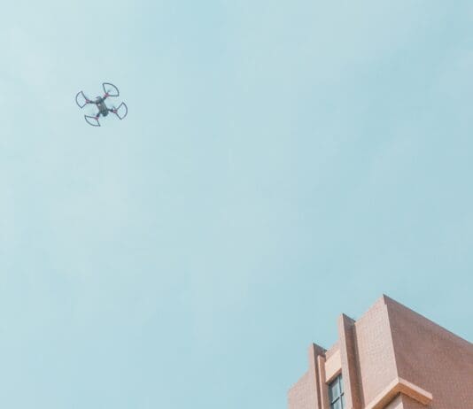 טויוטה בוחנת שימוש ברחפנים לתמיכה בנהיגה בשטח Image by Unsplash