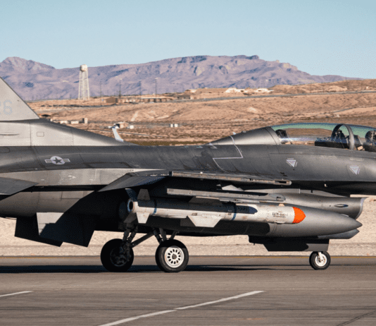 טיל ההרפון שולב בהצלחה ב-F-16 Public Domain Image be U.S AF