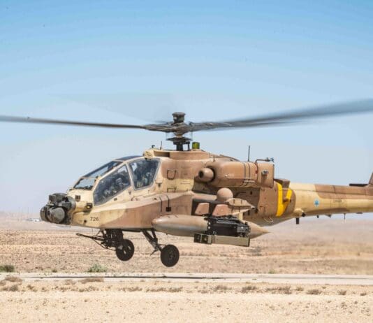 טיל "תמוז" נבחן בשימוש עם מסוק אפאצ'י בעיראק Image by Wikimedia (Creative Commons)