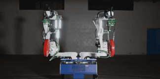 הסופר-הומנואיד שמשנה את תחום הלוגיסטיקה Image from Dexterity YouTube channel