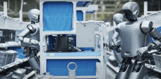 רובוטים הומנואידים אלה עובדים יחד ומגדירים מחדש את קווי הייצור Image from UBTECH Youtube video