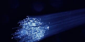 מגבר אופטי קטן משדר פי עשרה נתונים עם רוחב פס רחב במיוחד Image by Unsplash