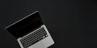 האזנות סתר: כך המיקרופון של הלפטופ שלכם עלול להדליף את השיחות שלכם