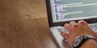 עוזרי קוד מבוססי בינה מלאכותית עשויים דווקא להאט מפתחים מנוסים