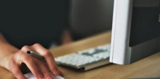 מחקר חושף פערים מרכזיים בין יכולות הבינה המלאכותית לציפיות עובדים