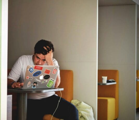 דיוק מעבדתי במכשירים לבישים – חיישנים אורגניים מתקדמים