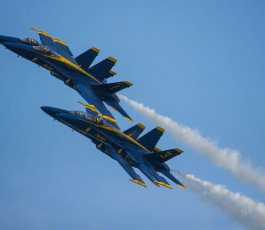 רחפן קרב אוטונומי מגיב לפקודות טייס בזמן אמת בניסוי טיסה פורץ דרך