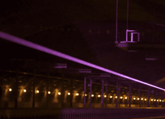 מערכת חדשה משתמשת בלייזרים כדי להטעין רחפנים בזמן טיסה Image from USNRL on YouTube