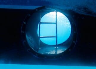 הצוללת שמסתתרת, מאזינה ותוקפת ממעמקי הים