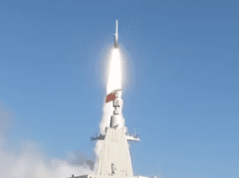 מהירות וזווית ככוח אש: טיל ימי שמאתגר את ההגנה הקונבנציונלית Image from Times of India on YouTube