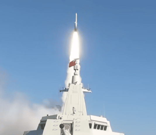 מהירות וזווית ככוח אש: טיל ימי שמאתגר את ההגנה הקונבנציונלית Image from Times of India on YouTube