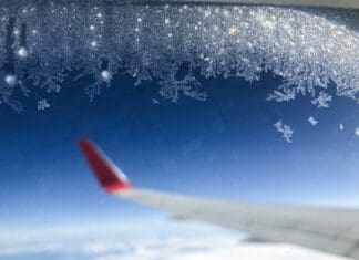 טריק כימי זעיר שמכפיל את זמן ההגנה מפני קרח במטוסים