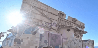 נשק מיקרוגל נייד ליירוט נחילי רחפנים בטווח קילומטרים Image from An Art of Combat on YouTube