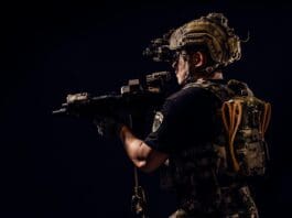 משקפת ראיית לילה שנועדה לשרוד את תנאי השטח