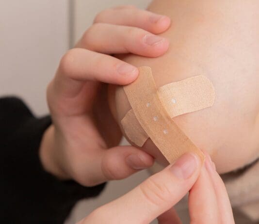 This Spray Seals Open Wounds Almost Instantly