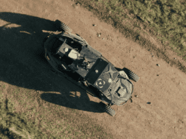 פקודה קולית אחת – וכלי הטיס והרכב פועלים יחד Image from Scout AI on YouTube