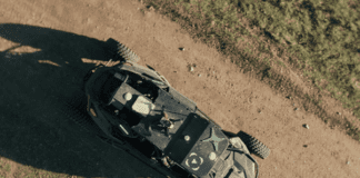 פקודה קולית אחת – וכלי הטיס והרכב פועלים יחד Image from Scout AI on YouTube
