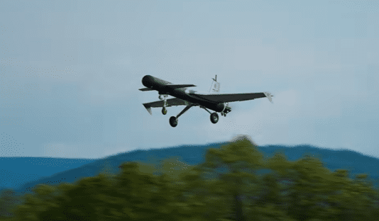 כך נראה רחפן תקיפה לטווח של כמעט 1,000 ק״מ Image from Baykar Technologies on YouTube