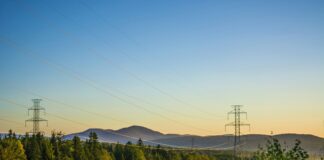 Forget Drones—These Robot Snakes Inspect Power Lines From the Inside Track