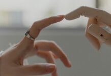 This Color-Shifting Material Could Transform Robotic Precision