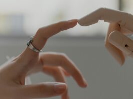 This Color-Shifting Material Could Transform Robotic Precision