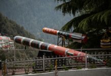 This Torpedo Gets Wings Before It Goes Underwater