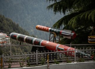This Torpedo Gets Wings Before It Goes Underwater