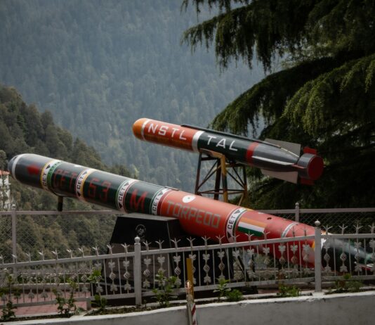 This Torpedo Gets Wings Before It Goes Underwater